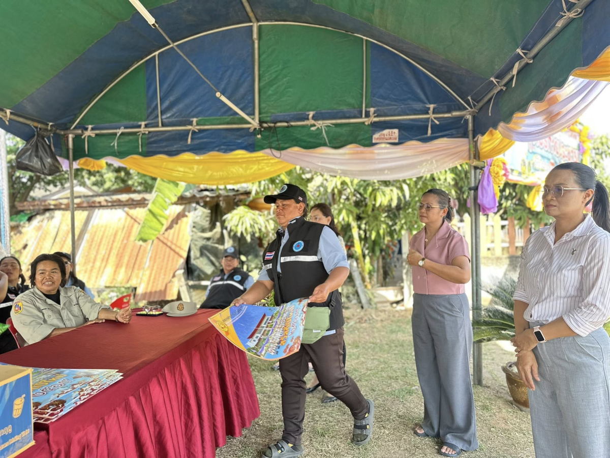 นายสุรัน จันทร์สง่า นายกเทศมนตรีตำบลไทรโยง-ไชยวาล พร้อมด้วยคณะผู้บริหาร สมาชิกสภาเทศบาล ปลัดเทศบาล หัวหน้าส่วนราชการ ออกตรวจเยี่ยมเจ้าหน้าที่ อปพร. อสม. และพนักงานเทศบาล ณ จุดบริการประชาชน ในการปฏิบัติหน้าที่ ในช่วงเทศกาลปีใหม่ 2569