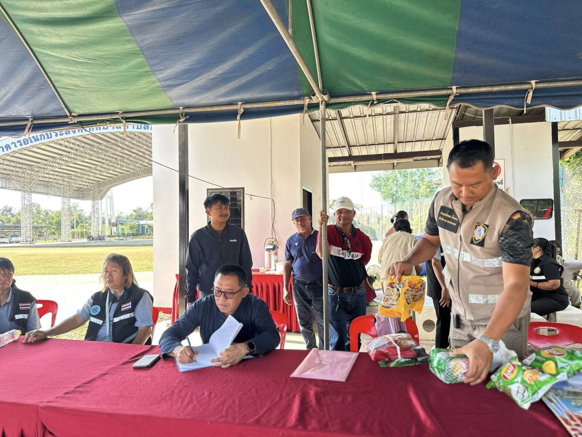 นายสุรัน จันทร์สง่า นายกเทศมนตรีตำบลไทรโยง-ไชยวาล พร้อมด้วยคณะผู้บริหาร สมาชิกสภาเทศบาล ปลัดเทศบาล หัวหน้าส่วนราชการ ออกตรวจเยี่ยมเจ้าหน้าที่ อปพร. อสม. และพนักงานเทศบาล ณ จุดบริการประชาชน ในการปฏิบัติหน้าที่ ในช่วงเทศกาลปีใหม่ 2569