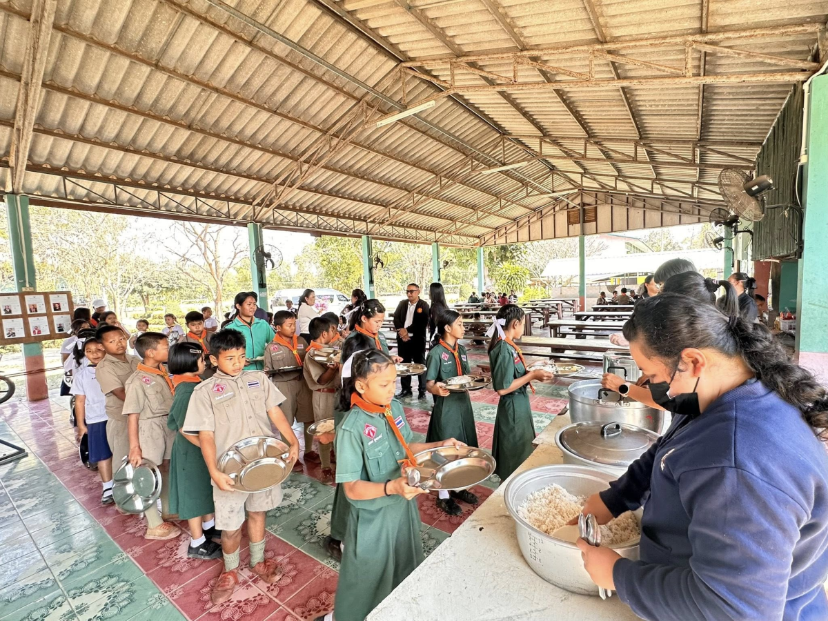 ทศบาลตำบลไทรโยง -ไชยวาล นำโดยนายสุรัน จันทร์สง่า นายกเทศมนตรีฯ พร้อมด้วยนางสาวสุดใจ ศรีระกิ่ง ปลัดเทศบาล จ่าเอกสมโภชน์ อินทรงรัมย์ รองปลัดเทศบาล นางเรณู นาคหนองหาญ หัวหน้าสำนักปลัดเทศบาล และคณะกรรมการติดตามและประเมินผลการดำเนินงานโครงการอาหารกลางวัน ของสถานศึกษาในสังกัดและในพื้นที่เทศบาลตำบลไทรโยง-ไชยวาล