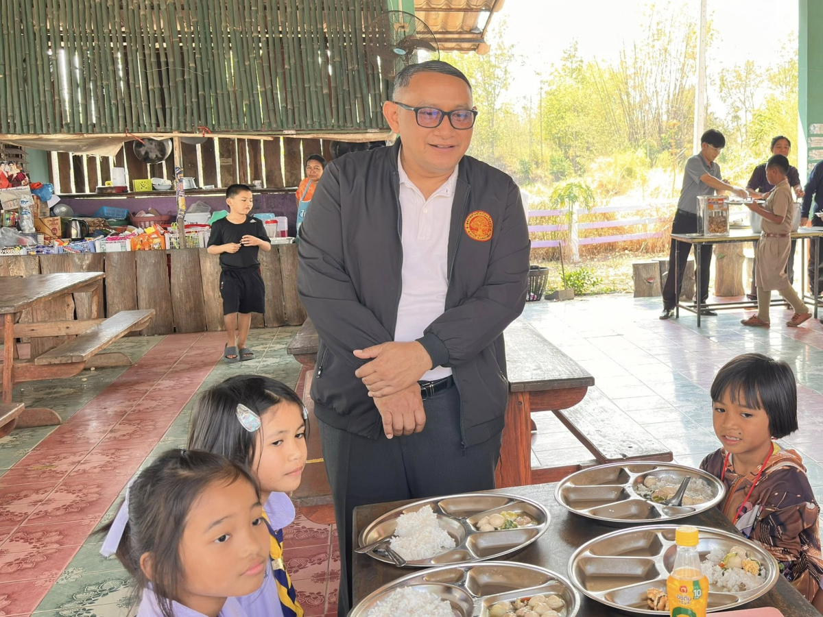 ทศบาลตำบลไทรโยง -ไชยวาล นำโดยนายสุรัน จันทร์สง่า นายกเทศมนตรีฯ พร้อมด้วยนางสาวสุดใจ ศรีระกิ่ง ปลัดเทศบาล จ่าเอกสมโภชน์ อินทรงรัมย์ รองปลัดเทศบาล นางเรณู นาคหนองหาญ หัวหน้าสำนักปลัดเทศบาล และคณะกรรมการติดตามและประเมินผลการดำเนินงานโครงการอาหารกลางวัน ของสถานศึกษาในสังกัดและในพื้นที่เทศบาลตำบลไทรโยง-ไชยวาล