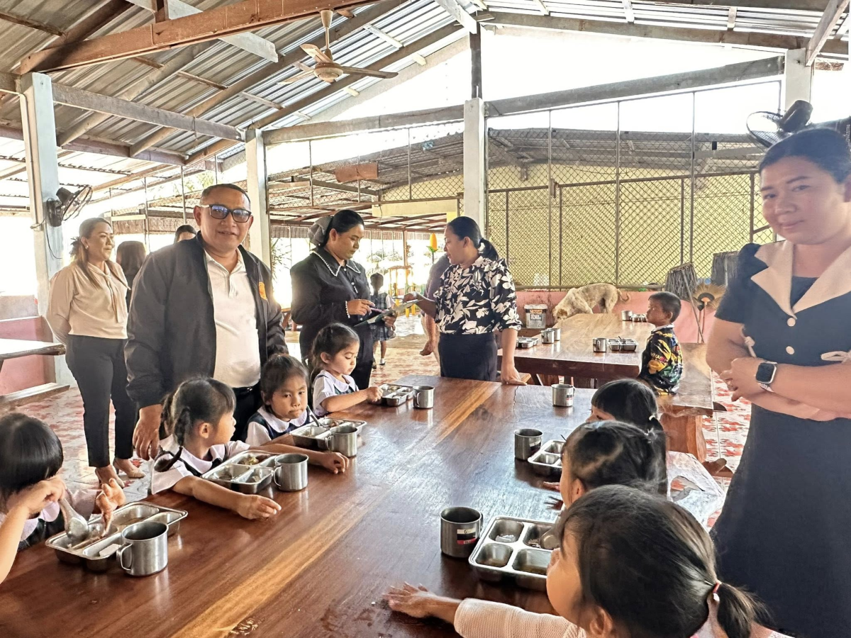 ทศบาลตำบลไทรโยง -ไชยวาล นำโดยนายสุรัน จันทร์สง่า นายกเทศมนตรีฯ พร้อมด้วยนางสาวสุดใจ ศรีระกิ่ง ปลัดเทศบาล จ่าเอกสมโภชน์ อินทรงรัมย์ รองปลัดเทศบาล นางเรณู นาคหนองหาญ หัวหน้าสำนักปลัดเทศบาล และคณะกรรมการติดตามและประเมินผลการดำเนินงานโครงการอาหารกลางวัน ของสถานศึกษาในสังกัดและในพื้นที่เทศบาลตำบลไทรโยง-ไชยวาล