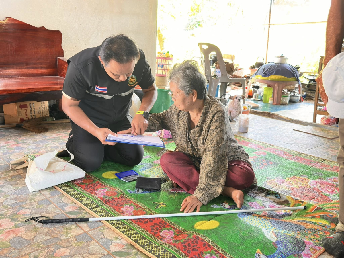 เทศบาลตำบลไทรโยง-ไชยวาล ภายใต้การนำของ นายสุรัน จันทร์สง่า นายกเทศมนตรีตำบลไทรโยง-ไชยวาล มอบหมายให้นายไพฑูรย์ หัสครบุรี รองนายกเทศมนตรีฯ พร้อมด้วยจ่าเอกสมโภชน์ อินทรงรัมย์ รองปลัดเทศบาลฯ นางเรณู นาคหนองหาญ หัวหน้าสำนักปลัดเทศบาลฯ และเจ้าหน้าที่งานสวัสดิการสังคม ร่วมมอบไม้เท้าขาวให้คนพิการทางการเห็นในเขตพื้นที่เทศบาลฯ ที่สมควรได้รับการช่วยเหลือต่อการดำเนินชีวิตประจำวันที่ดียิ่งขึ้น จำนวน 7 ราย