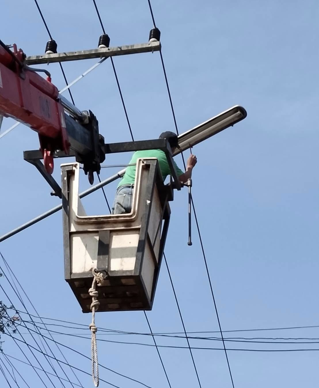 เทศบาลตำบลไทรโยง-ไชยวาล ภายใต้การนำของนายสุรัน จันทร์สง่า นายกเทศมนตรีตำบลไทรโยง-ไชยวาล มอบหมายให้เจ้าหน้าที่กองช่าง เจ้าหน้าที่กองสาธารณสุขฯ และเจ้าหน้าที่งานป้องกันฯ ดำเนินงานตามคำร้องขอความช่วยเหลือของพ่อ แม่ พี่น้อง ประชาชนในเขตพื้นที่เทศบาลฯ