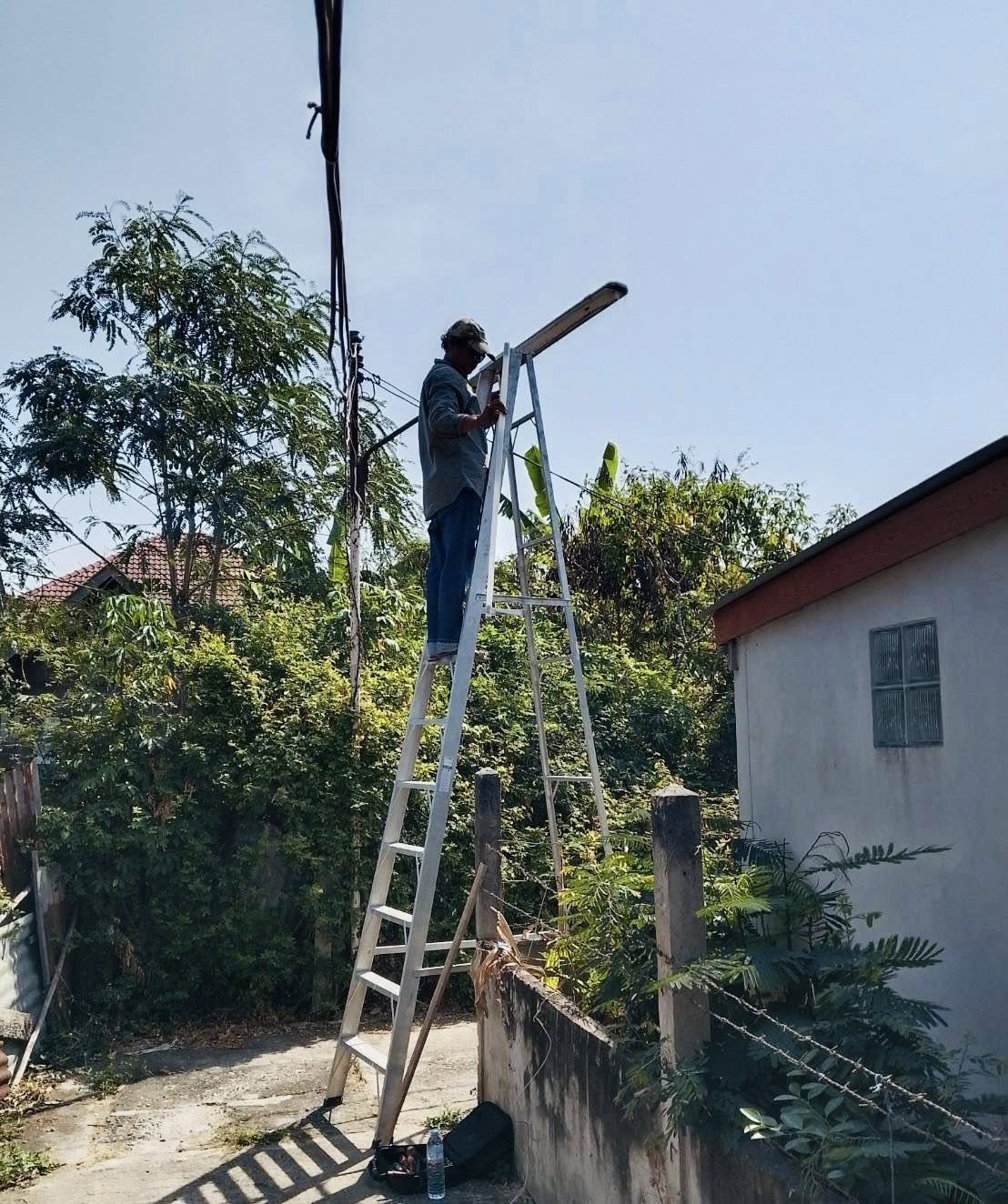 เทศบาลตำบลไทรโยง-ไชยวาล ภายใต้การนำของนายสุรัน จันทร์สง่า นายกเทศมนตรีตำบลไทรโยง-ไชยวาล มอบหมายให้เจ้าหน้าที่กองช่าง เจ้าหน้าที่กองสาธารณสุขฯ และเจ้าหน้าที่งานป้องกันฯ ดำเนินงานตามคำร้องขอความช่วยเหลือของพ่อ แม่ พี่น้อง ประชาชนในเขตพื้นที่เทศบาลฯ