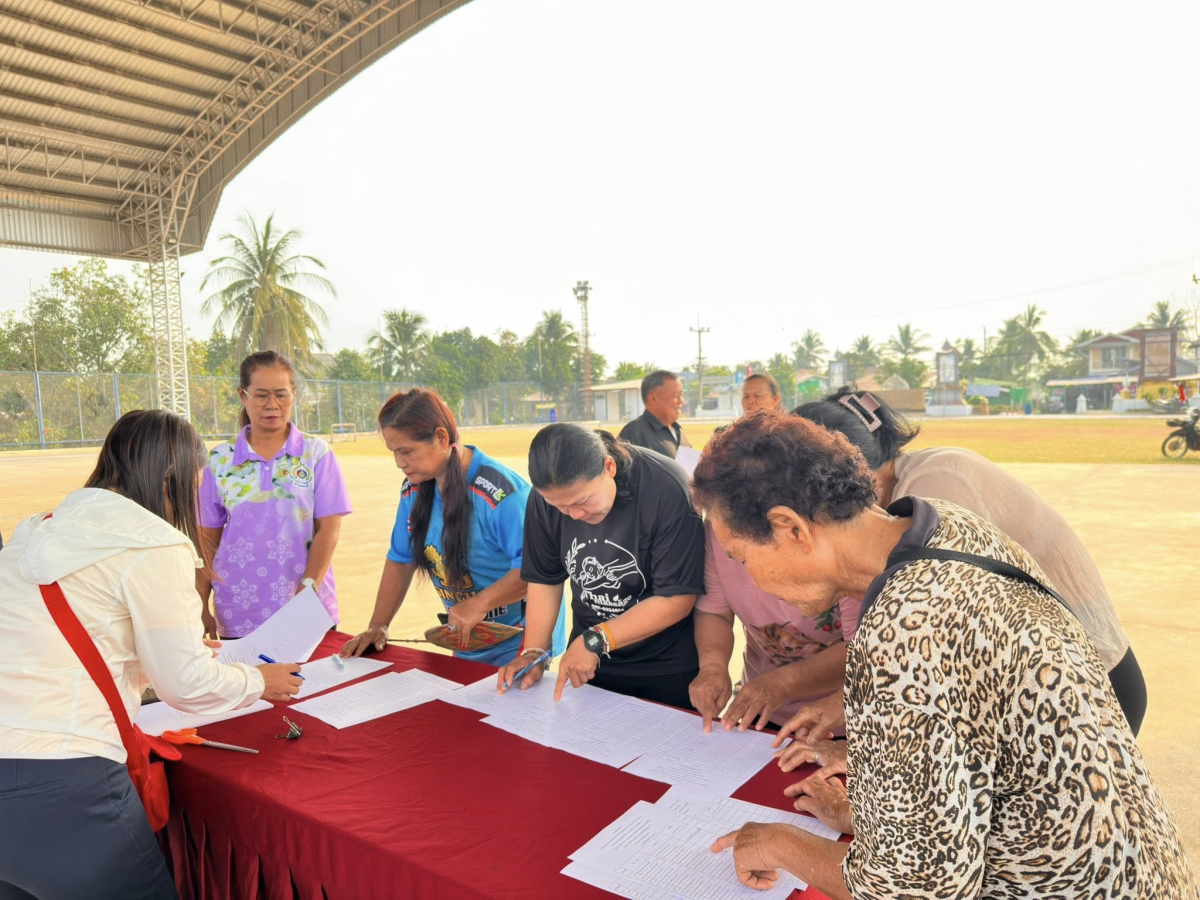 วันที่ 23 กุมภาพันธ์ 2569 เวลา 08.30 น. เทศบาลตำบลไทรโยง-ไชยวาล นำโดยนายสุรัน จันทร์สง่า นายกเทศมนตรีตำบลไทรโยง-ไชยวาล เป็นประธานเปิดโครงการปกป้องสถาบันสำคัญของชาติ ประจำปีงบประมาณ 2569 “กิจกรรมการเดินทางเข้ากราบถวายบังคมพระบรมศพ สมเด็จพระนางเจ้าสิริกิติ์ พระบรมราชินีนาถ พระบรมราชชนนีพันปีหลวง และศึกษาดูงานพิพิธภัณฑ์ผ้าในสมเด็จพระนางเจ้าสิริกิติ์ พระบรมราชินีนาถ“