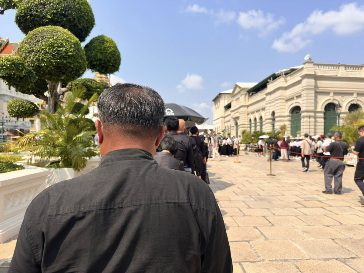 เทศบาลตำบลไทรโยง-ไชยวาล นำโดยนายสุรัน จันทร์สง่า นายกเทศมนตรีฯ พร้อมด้วยคณะผู้บริหาร สมาชิกสภาเทศบาล รองปลัดเทศบาล หัวหน้าส่วนราชการ พนักงานเทศบาล ผู้นำท้องทึ่ ผู้นำชุมชน และประชาชนในเขตพื้นที่เทศบาลตำบลไทรโยง-ไชยวาล เข้าร่วมกิจกรรม “การเดินทางเข้ากราบถวายบังคมพระบรมศพ สมเด็จพระนางเจ้าสิริกิติ์ พระบรมราชินีนาถ พระบรมราชชนนีพันปีหลวง” ประจำปี 2569