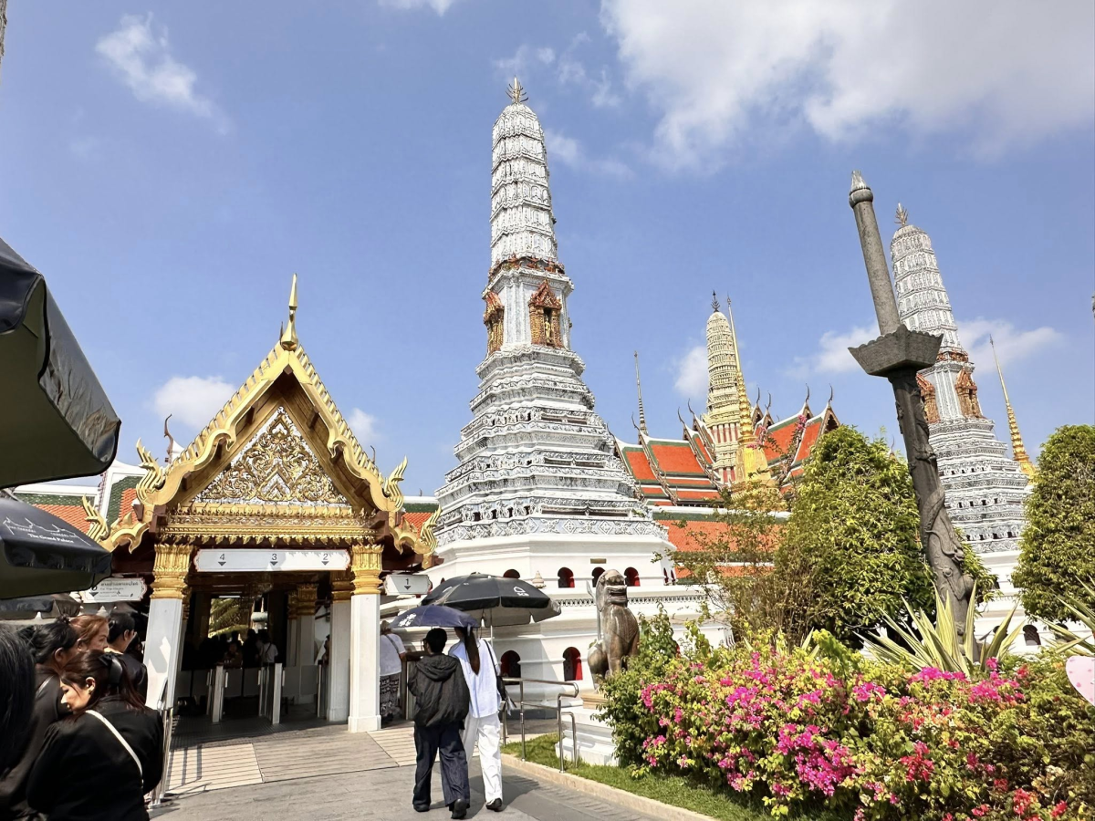 เทศบาลตำบลไทรโยง-ไชยวาล นำโดยนายสุรัน จันทร์สง่า นายกเทศมนตรีฯ พร้อมด้วยคณะผู้บริหาร สมาชิกสภาเทศบาล รองปลัดเทศบาล หัวหน้าส่วนราชการ พนักงานเทศบาล ผู้นำท้องทึ่ ผู้นำชุมชน และประชาชนในเขตพื้นที่เทศบาลตำบลไทรโยง-ไชยวาล เข้าร่วมกิจกรรม “การเดินทางเข้ากราบถวายบังคมพระบรมศพ สมเด็จพระนางเจ้าสิริกิติ์ พระบรมราชินีนาถ พระบรมราชชนนีพันปีหลวง” ประจำปี 2569