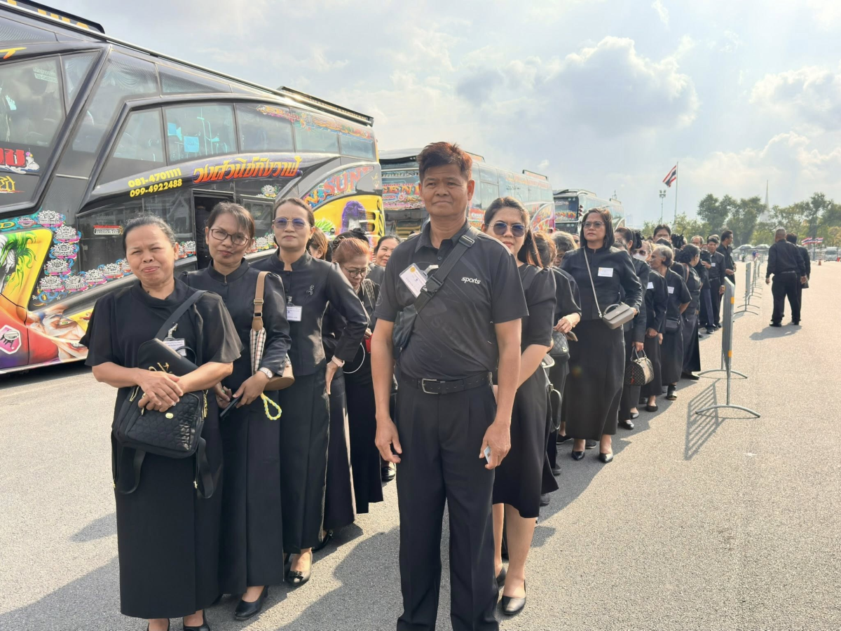 เทศบาลตำบลไทรโยง-ไชยวาล นำโดยนายสุรัน จันทร์สง่า นายกเทศมนตรีฯ พร้อมด้วยคณะผู้บริหาร สมาชิกสภาเทศบาล รองปลัดเทศบาล หัวหน้าส่วนราชการ พนักงานเทศบาล ผู้นำท้องทึ่ ผู้นำชุมชน และประชาชนในเขตพื้นที่เทศบาลตำบลไทรโยง-ไชยวาล เข้าร่วมกิจกรรม “การเดินทางเข้ากราบถวายบังคมพระบรมศพ สมเด็จพระนางเจ้าสิริกิติ์ พระบรมราชินีนาถ พระบรมราชชนนีพันปีหลวง” ประจำปี 2569