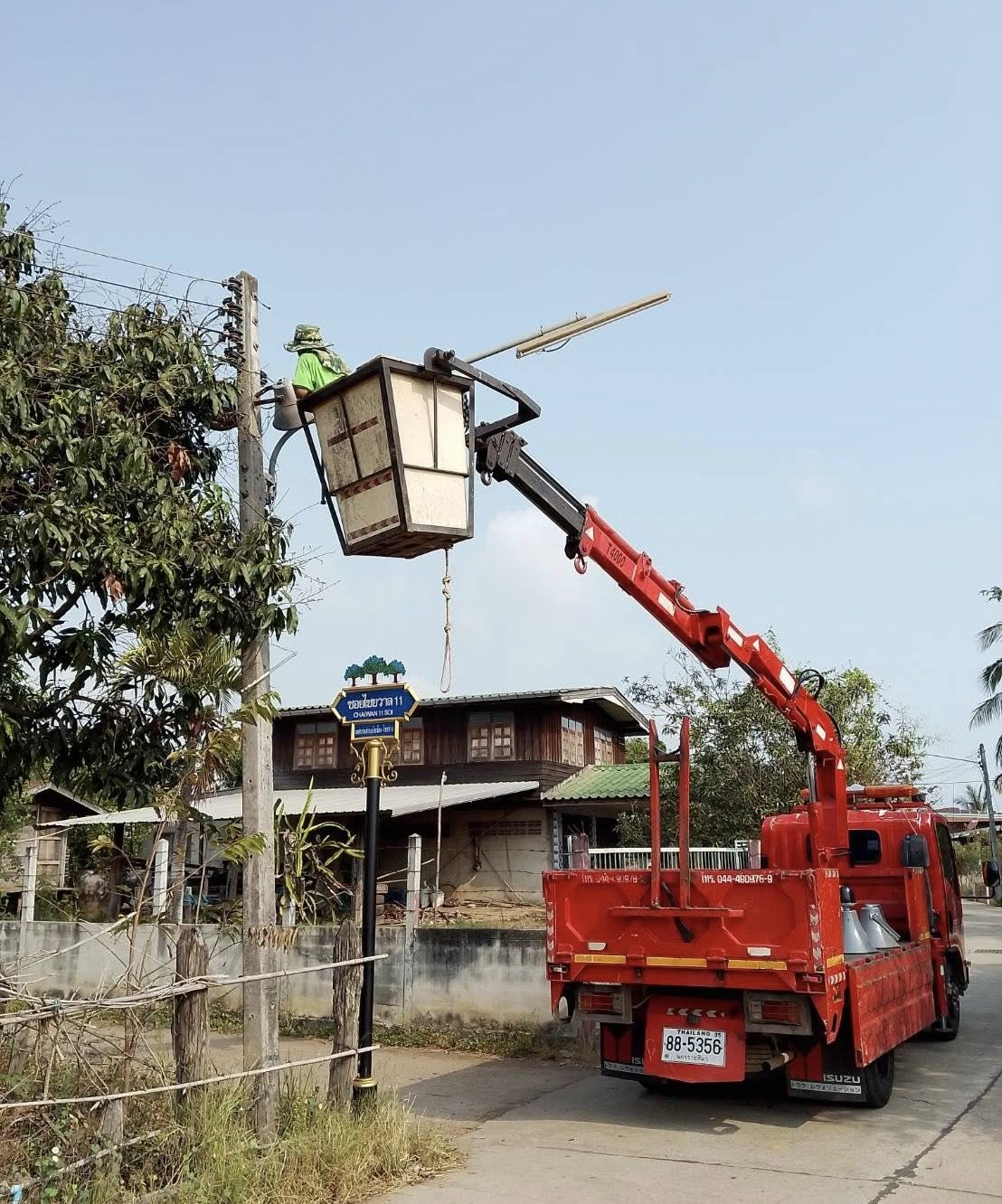 เทศบาลตำบลไทรโยง-ไชยวาล ภายใต้การนำของนายสุรัน จันทร์สง่า นายกเทศมนตรีตำบลไทรโยง-ไชยวาล มอบหมายให้เจ้าหน้าที่กองช่าง เจ้าหน้าที่กองสาธารณสุขฯ และเจ้าหน้าที่งานป้องกันฯ เพื่อดำเนินงานตามภารกิจที่เกี่ยวข้อง พร้อมทั้งดำเนินงานตามคำร้องขอความช่วยเหลือของพ่อ แม่ พี่น้อง ประชาชนในเขตพื้นที่เทศบาลฯ