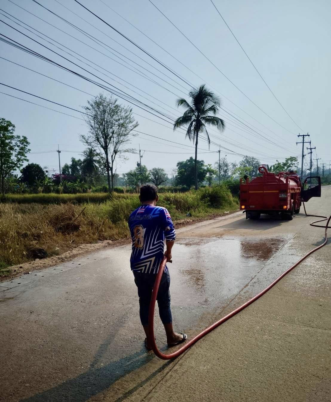 เทศบาลตำบลไทรโยง-ไชยวาล ภายใต้การนำของนายสุรัน จันทร์สง่า นายกเทศมนตรีตำบลไทรโยง-ไชยวาล มอบหมายให้เจ้าหน้าที่กองช่าง เจ้าหน้าที่กองสาธารณสุขฯ และเจ้าหน้าที่งานป้องกันฯ เพื่อดำเนินงานตามภารกิจที่เกี่ยวข้อง พร้อมทั้งดำเนินงานตามคำร้องขอความช่วยเหลือของพ่อ แม่ พี่น้อง ประชาชนในเขตพื้นที่เทศบาลฯ