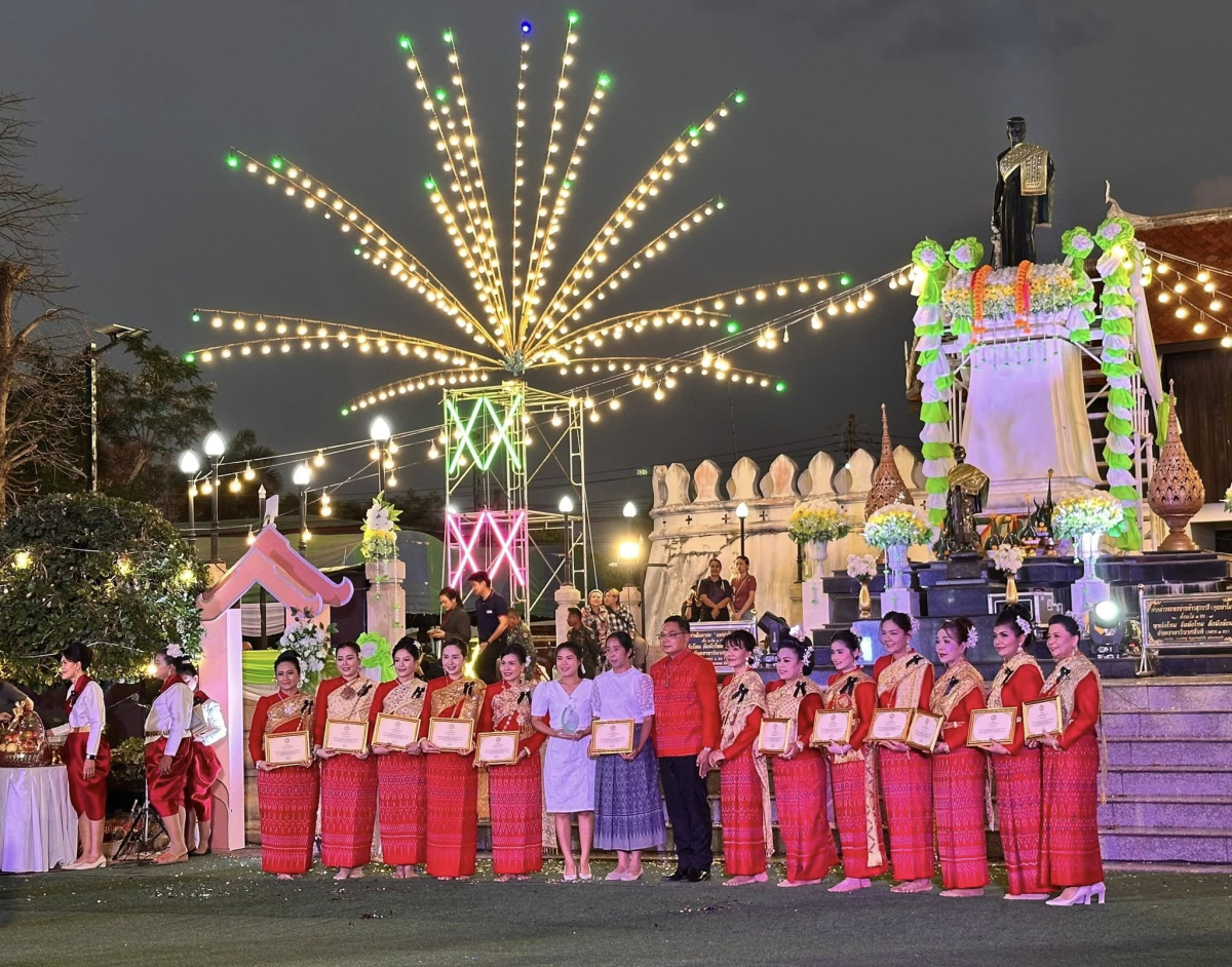 นายไพฑูรย์ หัสครบุรี รองนายกเทศมนตรีตำบลไทรโยง-ไชยวาล ได้รับมอบหมายจากนายสุรัน จันทร์สง่า นายกเทศมนตรีตำบลโทรโยง-ไชยวาล พร้อมด้วยนางสาวสุดใจ ศรีระกิ่ง ปลัดเทศบาล ได้เข้าร่วมพิธีเปิดงานฉลองอนุสาวรีย์ท้าวสุรนารี องค์ประจำอำเภอครบุรี ณ เวทีกลางลานอเนกประสงค์ที่ว่าการอำเภอครบุรี จังหวัดนครราชสีมา