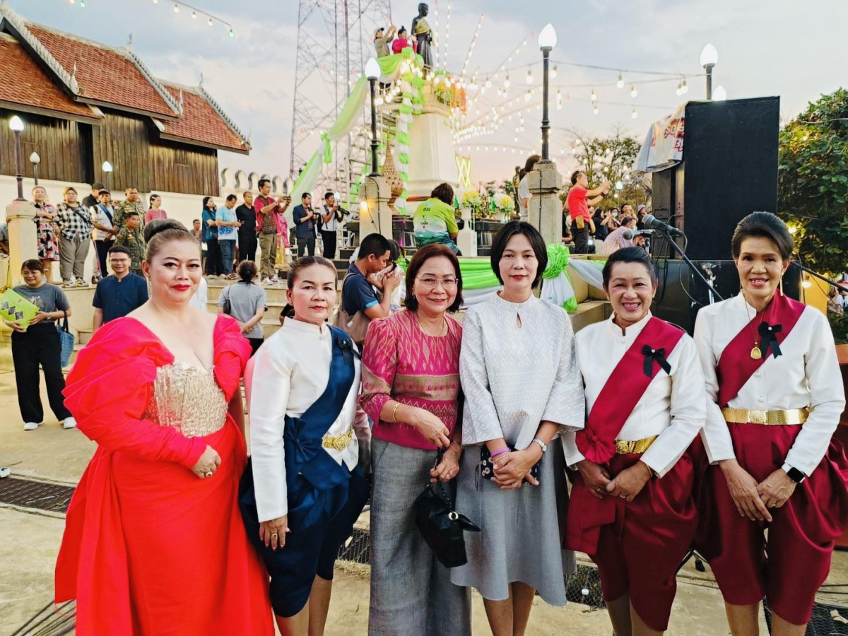 นายไพฑูรย์ หัสครบุรี รองนายกเทศมนตรีตำบลไทรโยง-ไชยวาล ได้รับมอบหมายจากนายสุรัน จันทร์สง่า นายกเทศมนตรีตำบลโทรโยง-ไชยวาล พร้อมด้วยนางสาวสุดใจ ศรีระกิ่ง ปลัดเทศบาล ได้เข้าร่วมพิธีเปิดงานฉลองอนุสาวรีย์ท้าวสุรนารี องค์ประจำอำเภอครบุรี ณ เวทีกลางลานอเนกประสงค์ที่ว่าการอำเภอครบุรี จังหวัดนครราชสีมา