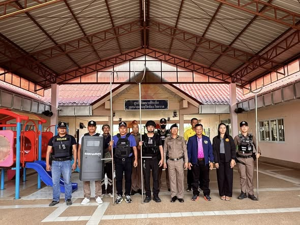 ายไพฑูรย์ หัสครบุรี รองนายกเทศมนตรีตำบลไทรโยง-ไชยวาล พร้อมด้วยนางเรณู นาคหนองหาญ หัวหน้าสำนักปลัดเทศบาล และจ่าเอกชิตพล ถ้ำกลาง เจ้าพนักงานป้องกันฯชำนาญงาน เข้าร่วมในกิจกรรมซักซ้อมแผนเผชิญเหตุของศูนย์พัฒนาเด็กเล็กเทศบาลตำบลไทรโยง-ไชยวาล