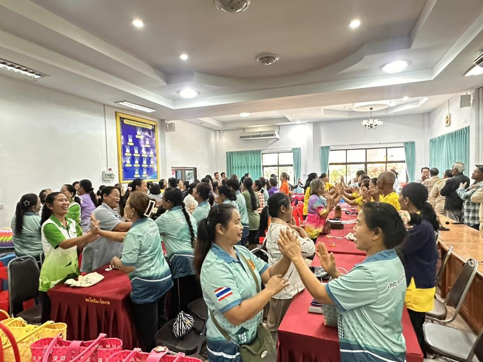 เทศบาลตำบลไทรโยง-ไชยวาล นำโดยนายสุรัน จันทร์สง่า นายกเทศมนตรีตำบลไทรโยง-ไชยวาล เป็นประธานในการฝึกอบรมส่งเสริมกลุ่มอาชีพด้านหัตถกรรม โดยการทำตะกร้าสานจากพลาสติก ให้แก่ประชาชนทั่วไป กลุ่มสตรี กลุ่มผู้สูงอายุ คนพิการ เยาวชนและผู้สนใจ ประจำปีงบประมาณ 2569