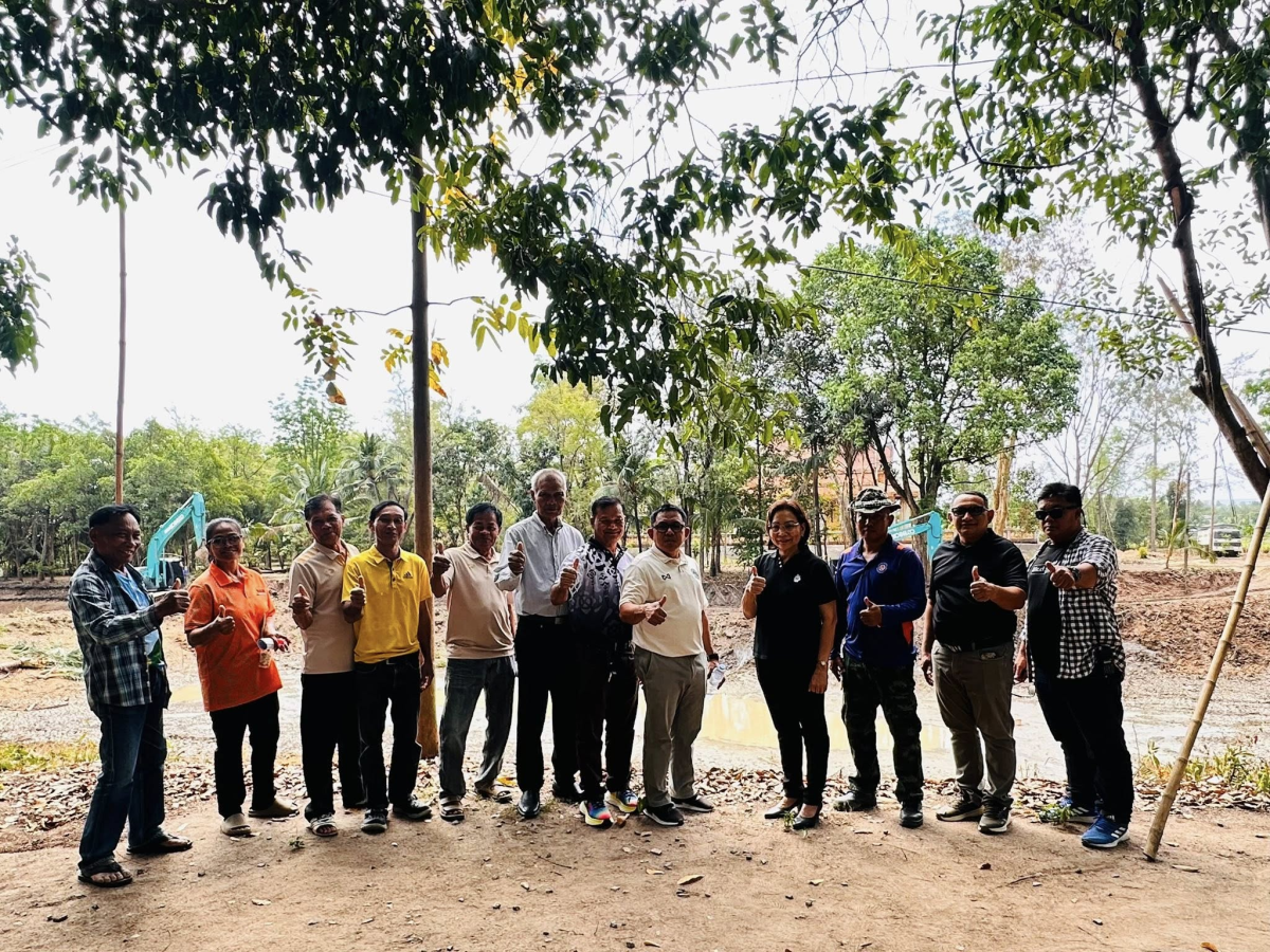 นายสุรัน จันทร์สง่า นายกเทศมนตรีตำบลไทรโยง-ไชยวาล พร้อมด้วยผู้บริหาร สมาชิกสภาเทศบาล ปลัดเทศบาล รองปลัดเทศบาล รักษาการผอ.กองช่าง ร่วมกับเจ้าหน้าที่สำนักงานพัฒนาภาค 5 หน่วยบัญชาการทหารพัฒนา กองบัญชาการกองทัพไทย ลงพื้นที่ตรวจสอบการดำเนินงานการขุดลอกสระน้ำ เพื่อใช้เป็นแหล่งกักเก็บน้ำของเทศบาลตำบลไทรโยง-ไชยวาล ณ จุดบริเวณสระน้ำวัดป่าหิมพานต์