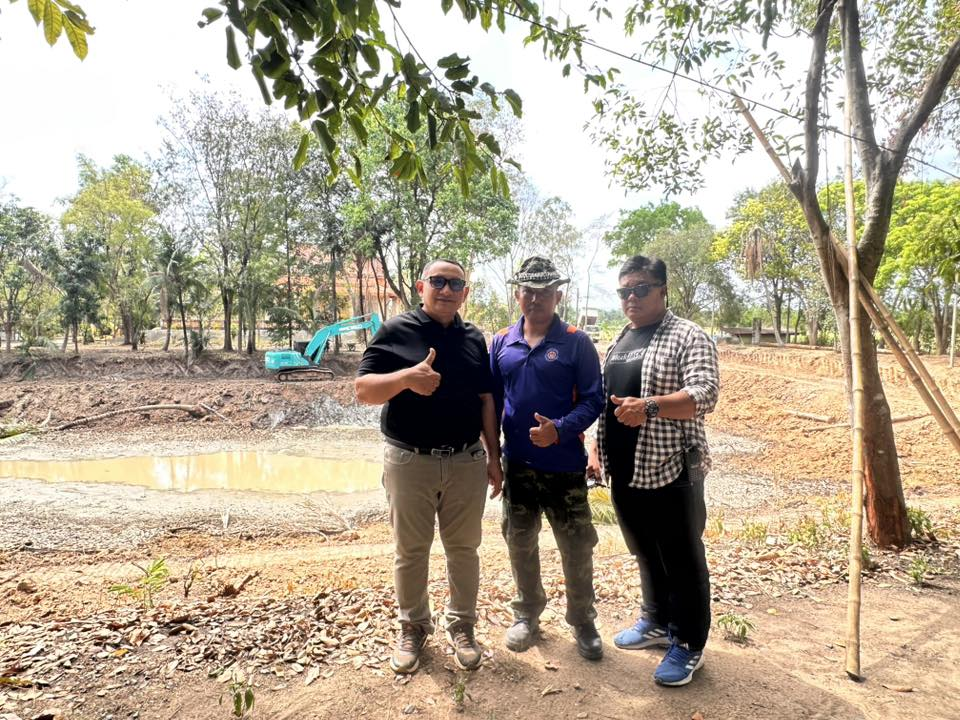 นายสุรัน จันทร์สง่า นายกเทศมนตรีตำบลไทรโยง-ไชยวาล พร้อมด้วยผู้บริหาร สมาชิกสภาเทศบาล ปลัดเทศบาล รองปลัดเทศบาล รักษาการผอ.กองช่าง ร่วมกับเจ้าหน้าที่สำนักงานพัฒนาภาค 5 หน่วยบัญชาการทหารพัฒนา กองบัญชาการกองทัพไทย ลงพื้นที่ตรวจสอบการดำเนินงานการขุดลอกสระน้ำ เพื่อใช้เป็นแหล่งกักเก็บน้ำของเทศบาลตำบลไทรโยง-ไชยวาล ณ จุดบริเวณสระน้ำวัดป่าหิมพานต์