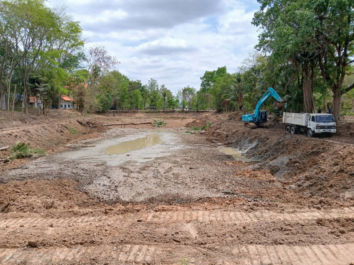 นายสุรัน จันทร์สง่า นายกเทศมนตรีตำบลไทรโยง-ไชยวาล พร้อมด้วยผู้บริหาร สมาชิกสภาเทศบาล ปลัดเทศบาล รองปลัดเทศบาล รักษาการผอ.กองช่าง ร่วมกับเจ้าหน้าที่สำนักงานพัฒนาภาค 5 หน่วยบัญชาการทหารพัฒนา กองบัญชาการกองทัพไทย ลงพื้นที่ตรวจสอบการดำเนินงานการขุดลอกสระน้ำ เพื่อใช้เป็นแหล่งกักเก็บน้ำของเทศบาลตำบลไทรโยง-ไชยวาล ณ จุดบริเวณสระน้ำวัดป่าหิมพานต์