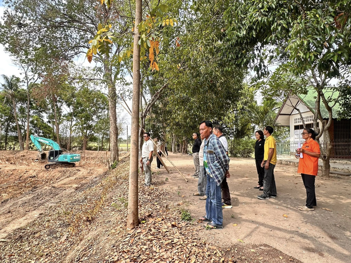 นายสุรัน จันทร์สง่า นายกเทศมนตรีตำบลไทรโยง-ไชยวาล พร้อมด้วยผู้บริหาร สมาชิกสภาเทศบาล ปลัดเทศบาล รองปลัดเทศบาล รักษาการผอ.กองช่าง ร่วมกับเจ้าหน้าที่สำนักงานพัฒนาภาค 5 หน่วยบัญชาการทหารพัฒนา กองบัญชาการกองทัพไทย ลงพื้นที่ตรวจสอบการดำเนินงานการขุดลอกสระน้ำ เพื่อใช้เป็นแหล่งกักเก็บน้ำของเทศบาลตำบลไทรโยง-ไชยวาล ณ จุดบริเวณสระน้ำวัดป่าหิมพานต์