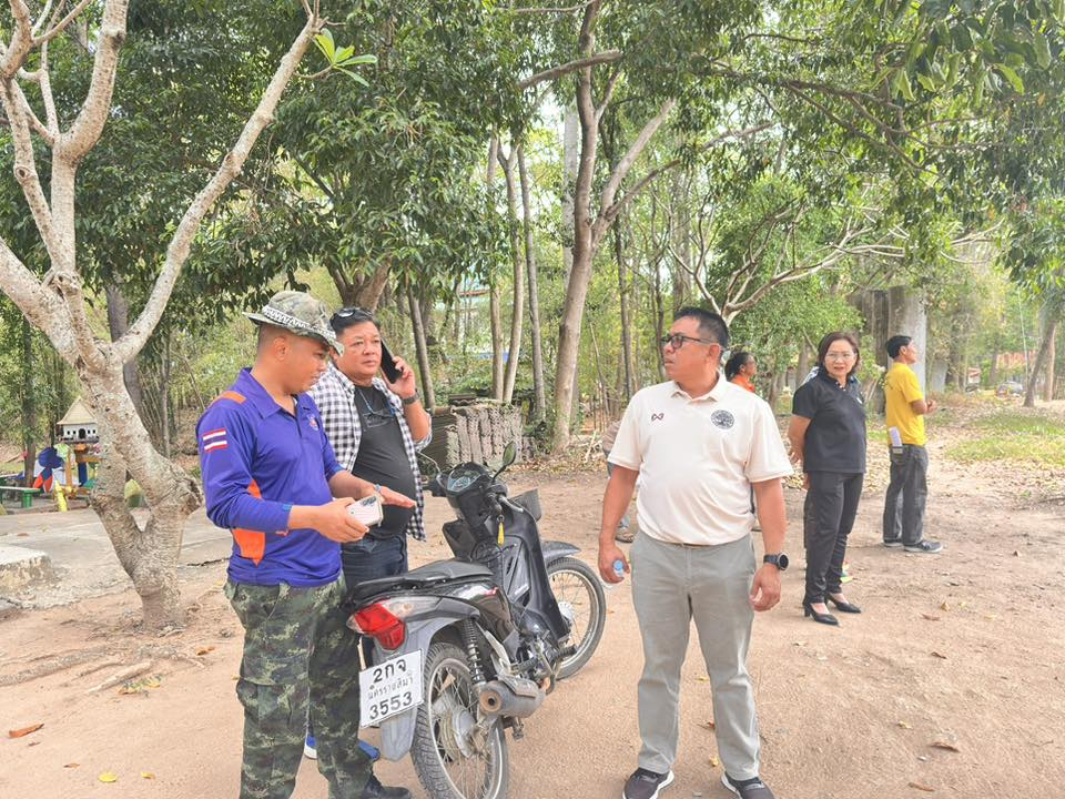 นายสุรัน จันทร์สง่า นายกเทศมนตรีตำบลไทรโยง-ไชยวาล พร้อมด้วยผู้บริหาร สมาชิกสภาเทศบาล ปลัดเทศบาล รองปลัดเทศบาล รักษาการผอ.กองช่าง ร่วมกับเจ้าหน้าที่สำนักงานพัฒนาภาค 5 หน่วยบัญชาการทหารพัฒนา กองบัญชาการกองทัพไทย ลงพื้นที่ตรวจสอบการดำเนินงานการขุดลอกสระน้ำ เพื่อใช้เป็นแหล่งกักเก็บน้ำของเทศบาลตำบลไทรโยง-ไชยวาล ณ จุดบริเวณสระน้ำวัดป่าหิมพานต์