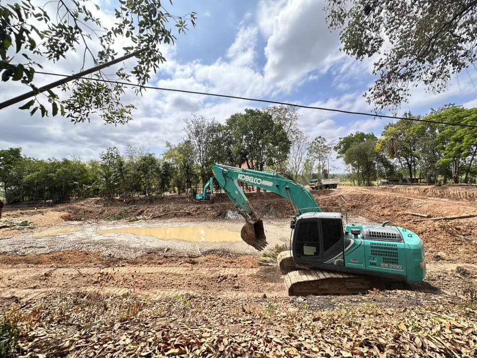 นายสุรัน จันทร์สง่า นายกเทศมนตรีตำบลไทรโยง-ไชยวาล พร้อมด้วยผู้บริหาร สมาชิกสภาเทศบาล ปลัดเทศบาล รองปลัดเทศบาล รักษาการผอ.กองช่าง ร่วมกับเจ้าหน้าที่สำนักงานพัฒนาภาค 5 หน่วยบัญชาการทหารพัฒนา กองบัญชาการกองทัพไทย ลงพื้นที่ตรวจสอบการดำเนินงานการขุดลอกสระน้ำ เพื่อใช้เป็นแหล่งกักเก็บน้ำของเทศบาลตำบลไทรโยง-ไชยวาล ณ จุดบริเวณสระน้ำวัดป่าหิมพานต์