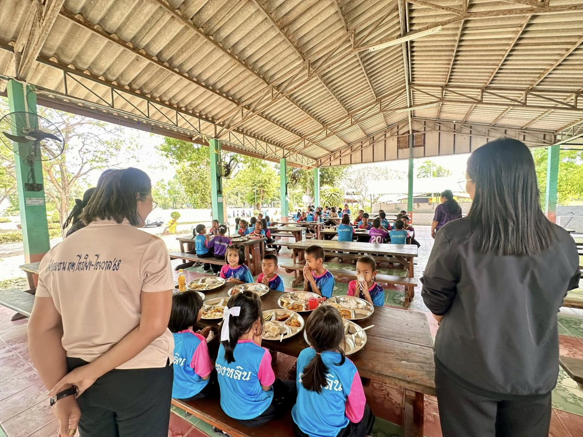 เทศบาลตำบลไทรโยง -ไชยวาล นำโดยนายสุรัน จันทร์สง่า นายกเทศมนตรีตำบลไทรโยง-ไชยวาล พร้อมด้วยจ่าเอกสมโภชน์ อินทรงรัมย์ รองปลัดเทศบาล นางเรณู นาคหนองหาญ หัวหน้าสำนักปลัดเทศบาล และคณะกรรมการติดตามและประเมินผลการดำเนินงานโครงการอาหารกลางวัน ของสถานศึกษาในสังกัดและในพื้นที่เทศบาลตำบลไทรโยง-ไชยวาล ได้ออกตรวจเยี่ยมและตรวจสอบการจัดทำอาหารกลางวันให้กับเด็กนักเรียนในพื้นที่รับผิดชอบประกอบด้วย 1.ศูนย์พัฒนาเด็กเล็กเทศบาลตำบลไทรโยง-ไชยวาล 2.โรงเรียนบ้านไชยวาล 3.โรงเรียนบ้านดอนแสนสุข