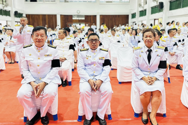 นายสุรัน จันทร์สง่า นายกเทศมนตรีตำบลไทรโยง-ไชยวาล พร้อมด้วยผู้บริหาร ปลัดเทศบาล และหัวหน้าส่วนราชการ เข้าร่วมพิธีวางพานพุ่มดอกไม้ถวายสักการะ และน้อมรำลึกถึงพระมหากรุณาธิคุณ เนื่องในวันคล้ายวันพระราชสมภพของพระบาทสมเด็จพระบรมชนกาธิเบศร มหาภูมิพลอดุลยเดช มหาราชบรมนาถบพิตร