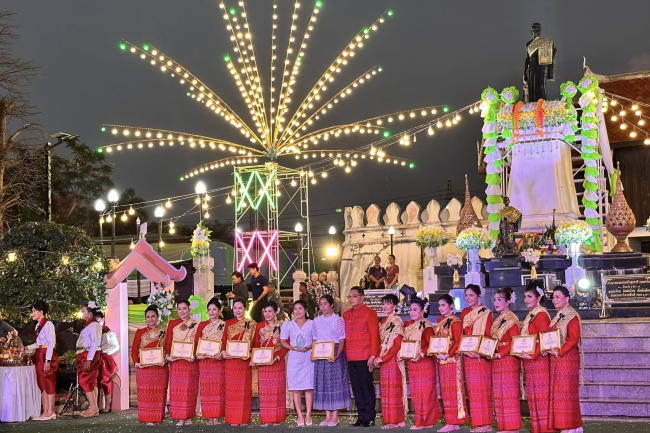 นายไพฑูรย์ หัสครบุรี รองนายกเทศมนตรีตำบลไทรโยง-ไชยวาล ได้รับมอบหมายจากนายสุรัน จันทร์สง่า นายกเทศมนตรีตำบลโทรโยง-ไชยวาล พร้อมด้วยนางสาวสุดใจ ศรีระกิ่ง ปลัดเทศบาล ได้เข้าร่วมพิธีเปิดงานฉลองอนุสาวรีย์ท้าวสุรนารี องค์ประจำอำเภอครบุรี ณ เวทีกลางลานอเนกประสงค์ที่ว่าการอำเภอครบุรี จังหวัดนครราชสีมา