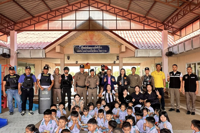 ายไพฑูรย์ หัสครบุรี รองนายกเทศมนตรีตำบลไทรโยง-ไชยวาล พร้อมด้วยนางเรณู นาคหนองหาญ หัวหน้าสำนักปลัดเทศบาล และจ่าเอกชิตพล ถ้ำกลาง เจ้าพนักงานป้องกันฯชำนาญงาน เข้าร่วมในกิจกรรมซักซ้อมแผนเผชิญเหตุของศูนย์พัฒนาเด็กเล็กเทศบาลตำบลไทรโยง-ไชยวาล
