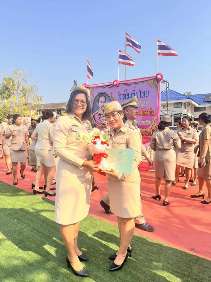 นายสุรัน จันทร์สง่า นายกเทศมนตรีตำบลไทรโยง-ไชยวาล พร้อมด้วยคณะผู้บริหาร สมาชิกสภาเทศบาล และพนักงานเทศบาล ร่วมพิธีถวายสักการะและกล่าวถวายราชสดุดีพระบาทสมเด็จพระจุลจอมเกล้าเจ้าอยู่หัว รัชกาลที่ 5 เนื่องในวันท้องถิ่นไทย