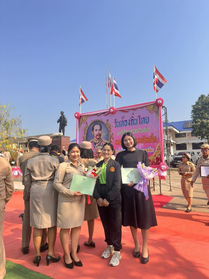 นายสุรัน จันทร์สง่า นายกเทศมนตรีตำบลไทรโยง-ไชยวาล พร้อมด้วยคณะผู้บริหาร สมาชิกสภาเทศบาล และพนักงานเทศบาล ร่วมพิธีถวายสักการะและกล่าวถวายราชสดุดีพระบาทสมเด็จพระจุลจอมเกล้าเจ้าอยู่หัว รัชกาลที่ 5 เนื่องในวันท้องถิ่นไทย