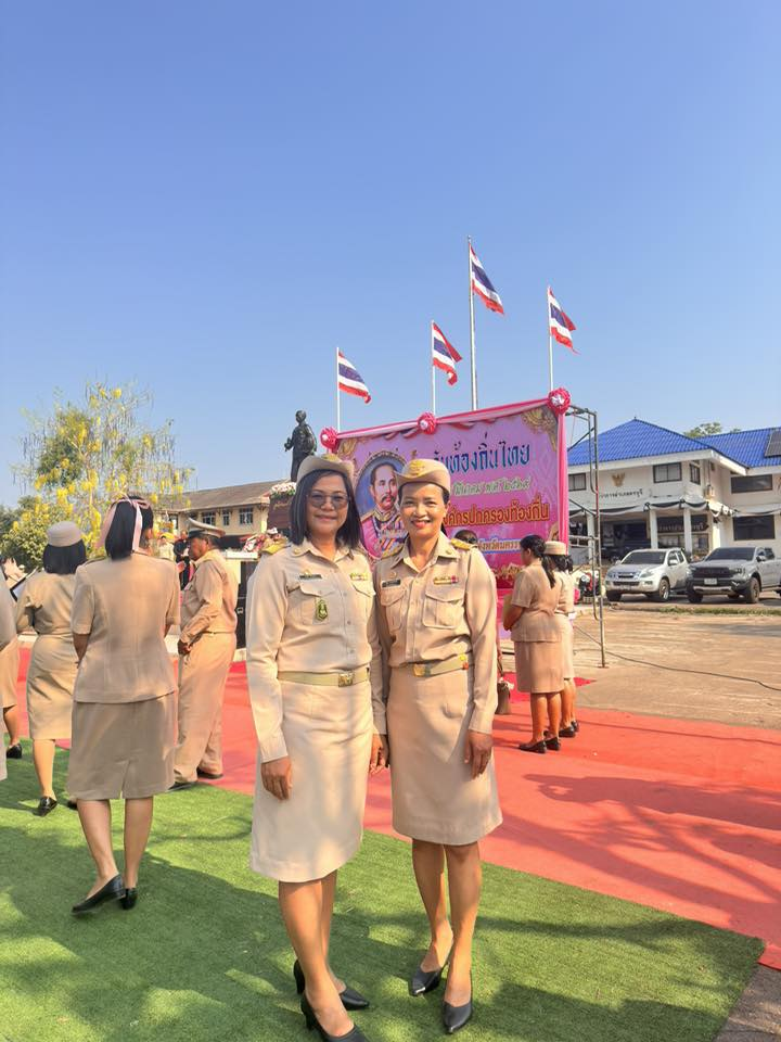 นายสุรัน จันทร์สง่า นายกเทศมนตรีตำบลไทรโยง-ไชยวาล พร้อมด้วยคณะผู้บริหาร สมาชิกสภาเทศบาล และพนักงานเทศบาล ร่วมพิธีถวายสักการะและกล่าวถวายราชสดุดีพระบาทสมเด็จพระจุลจอมเกล้าเจ้าอยู่หัว รัชกาลที่ 5 เนื่องในวันท้องถิ่นไทย