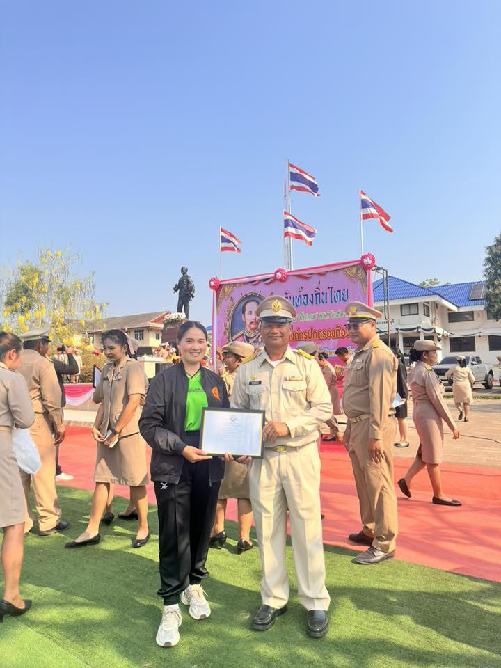 นายสุรัน จันทร์สง่า นายกเทศมนตรีตำบลไทรโยง-ไชยวาล พร้อมด้วยคณะผู้บริหาร สมาชิกสภาเทศบาล และพนักงานเทศบาล ร่วมพิธีถวายสักการะและกล่าวถวายราชสดุดีพระบาทสมเด็จพระจุลจอมเกล้าเจ้าอยู่หัว รัชกาลที่ 5 เนื่องในวันท้องถิ่นไทย