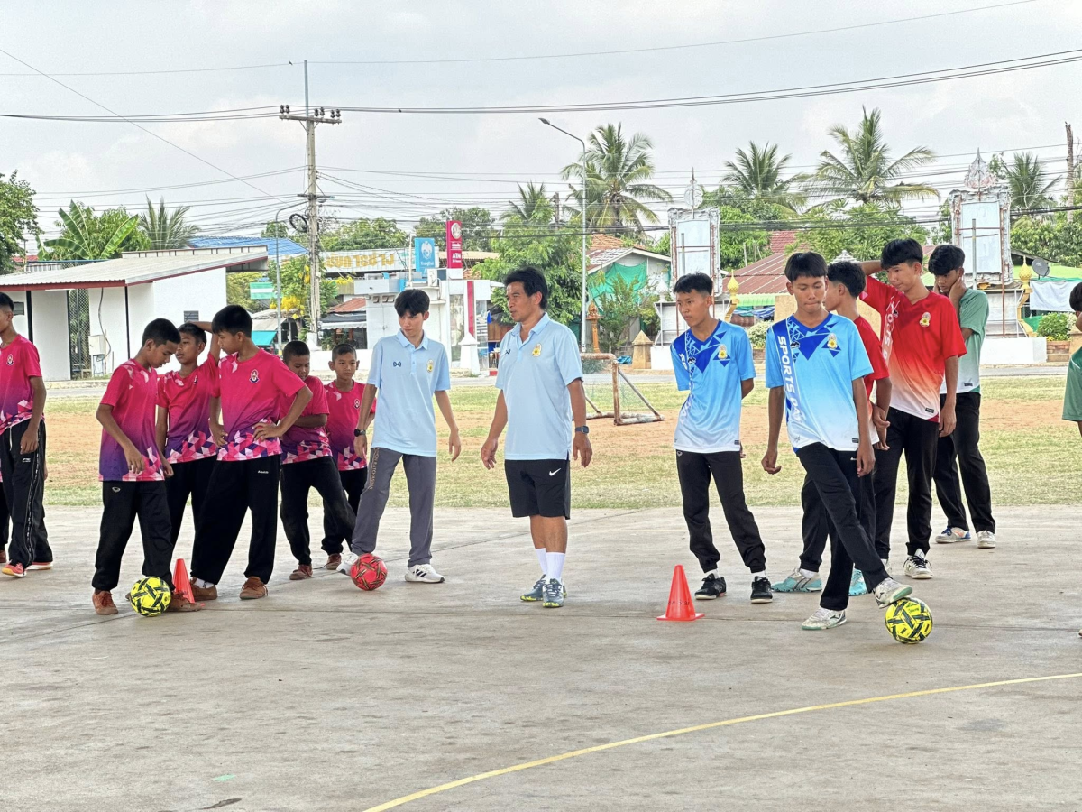 นายสุรัน จันทร์สง่า นายกเทศมนตรีตำบลไทรโยง-ไชยวาล พร้อมด้วยรองนายกเทศมนตรีฯ ปลัดเทศบาล รองปลัดเทศบาล หัวหน้าส่วนราชการ เข้าร่วมในกิจกรรมโครงการส่งเสริมสุขภาพและความสามารถพื้นฐานด้านกีฬาฟุตซอล ในพื้นที่เทศบาลตำบลไทรโยง-ไชยวาล ในระหว่างวันทึ่ 19 - 21 มีนาคม 2569