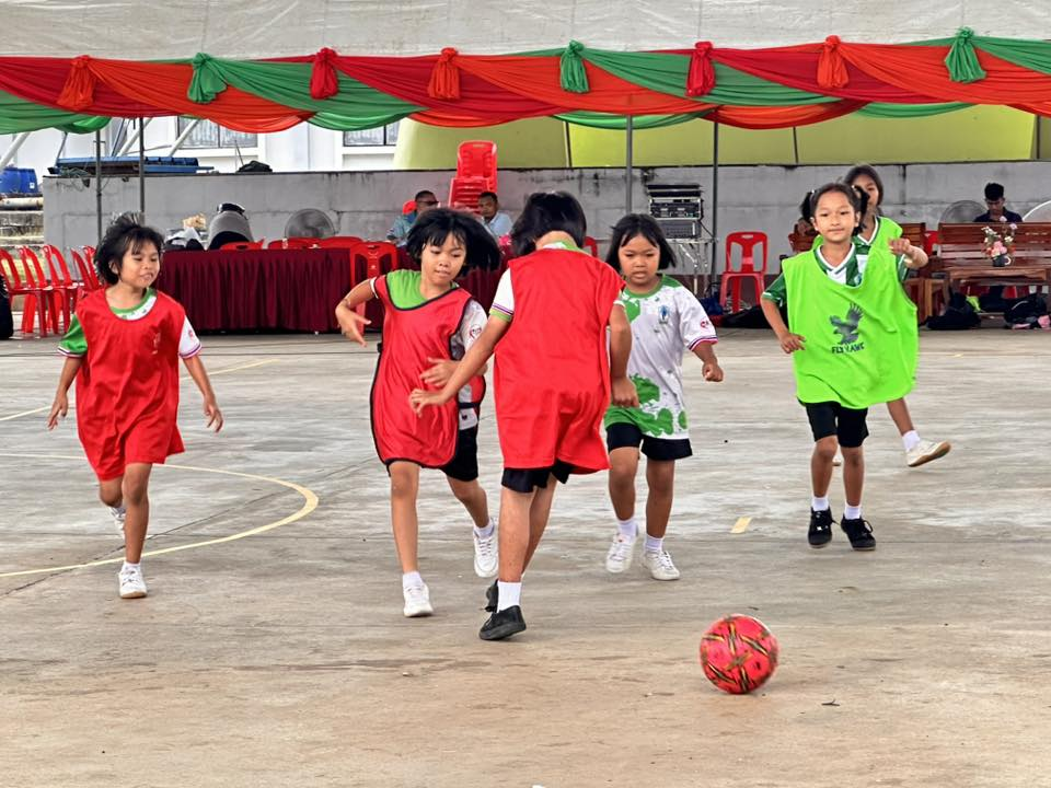 นายสุรัน จันทร์สง่า นายกเทศมนตรีตำบลไทรโยง-ไชยวาล พร้อมด้วยรองนายกเทศมนตรีฯ ปลัดเทศบาล รองปลัดเทศบาล หัวหน้าส่วนราชการ เข้าร่วมในกิจกรรมโครงการส่งเสริมสุขภาพและความสามารถพื้นฐานด้านกีฬาฟุตซอล ในพื้นที่เทศบาลตำบลไทรโยง-ไชยวาล ในระหว่างวันทึ่ 19 - 21 มีนาคม 2569
