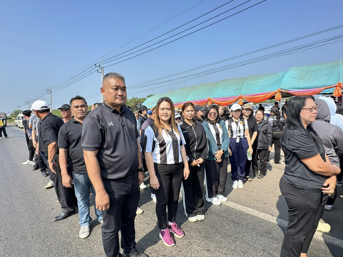 นายสุรัน จันทร์สง่า นายกเทศมนตรีตำบลไทรโยง-ไชยวาล พร้อมด้วยนางสาวสุดใจ ศรีระกิ่ง ปลัดเทศบาล หัวหน้าส่วนราชการ ข้าราชการ และพนักงานเทศบาล เข้าร่วมกิจกรรมวิ่งคบไฟ 4 มุมเมือง เนื่องในวันฉลองแห่งชัยชนะของท้าวสุรนารี ประจำปี 2569