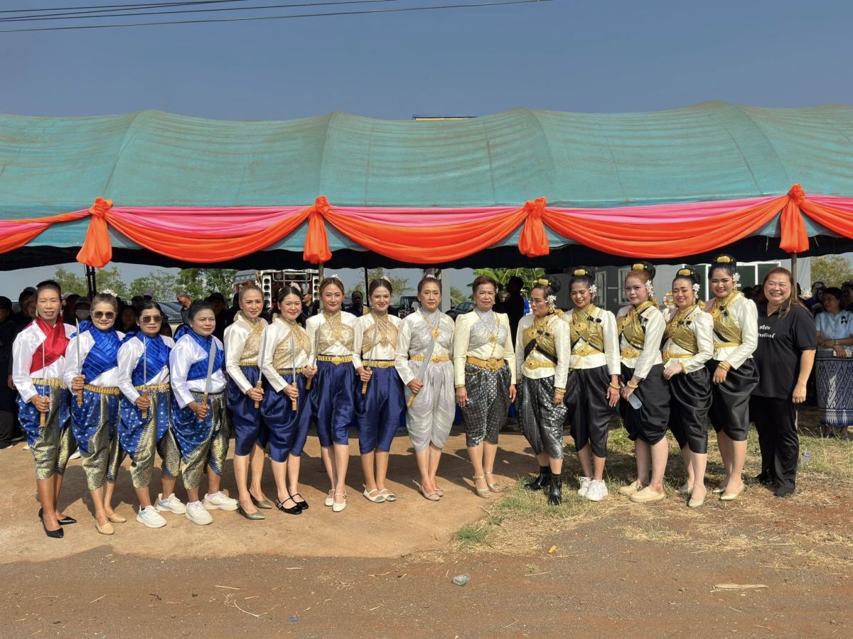 นายสุรัน จันทร์สง่า นายกเทศมนตรีตำบลไทรโยง-ไชยวาล พร้อมด้วยนางสาวสุดใจ ศรีระกิ่ง ปลัดเทศบาล หัวหน้าส่วนราชการ ข้าราชการ และพนักงานเทศบาล เข้าร่วมกิจกรรมวิ่งคบไฟ 4 มุมเมือง เนื่องในวันฉลองแห่งชัยชนะของท้าวสุรนารี ประจำปี 2569