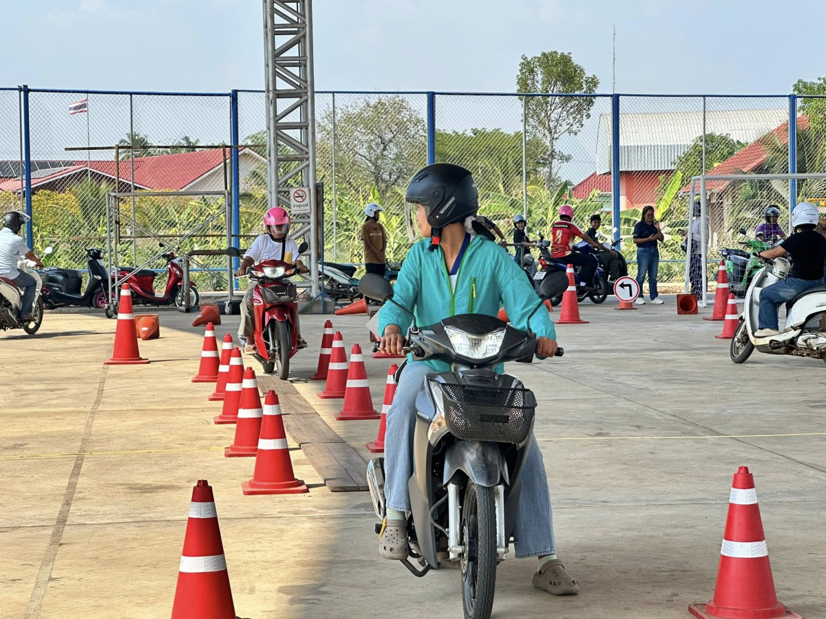 นายสุรัน จันทร์สง่า นายกเทศมนตรีตำบลไทรโยง-ไชยวาล เป็นประธานเปิดโครงการจัดการความปลอดภัยทางถนน ประจำปีงบประมาณ 2569