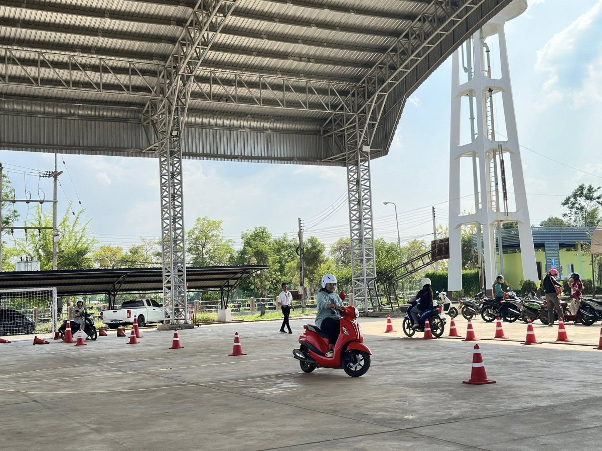นายสุรัน จันทร์สง่า นายกเทศมนตรีตำบลไทรโยง-ไชยวาล เป็นประธานเปิดโครงการจัดการความปลอดภัยทางถนน ประจำปีงบประมาณ 2569