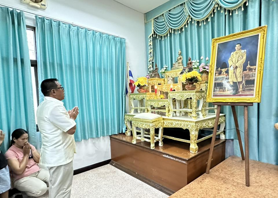 นายสุรัน จันทร์สง่า นายกเทศมนตรีตำบลไทรโยง-ไชยวาล เป็นประธานในพิธีมอบอนุบัตร บัณฑิตน้อย ประจำปีการศึกษา 2568